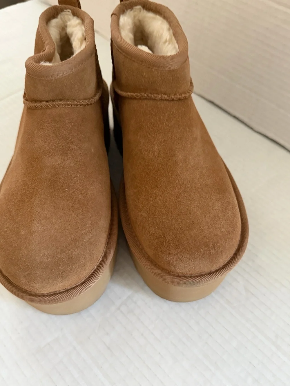 New UGG Classic Ultra Mini Platform Boots in chestnut size 6